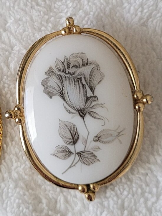 Whiting & Davis Jewelry - Whiting & Davis Porcelain Floral Brooch